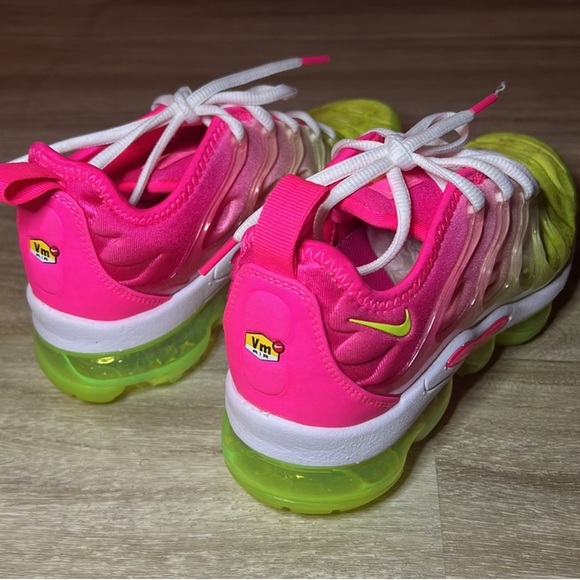 Vapormax Plus • Size 5.5 - Picture 5 of 8